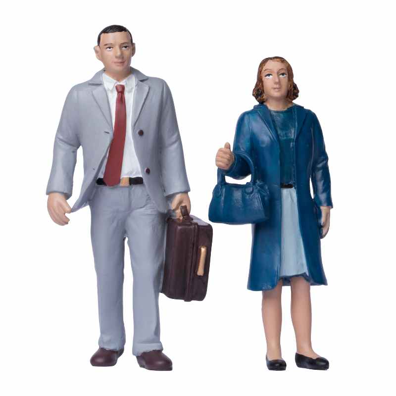 16mm Scale Locomotive Standing Man and Woman